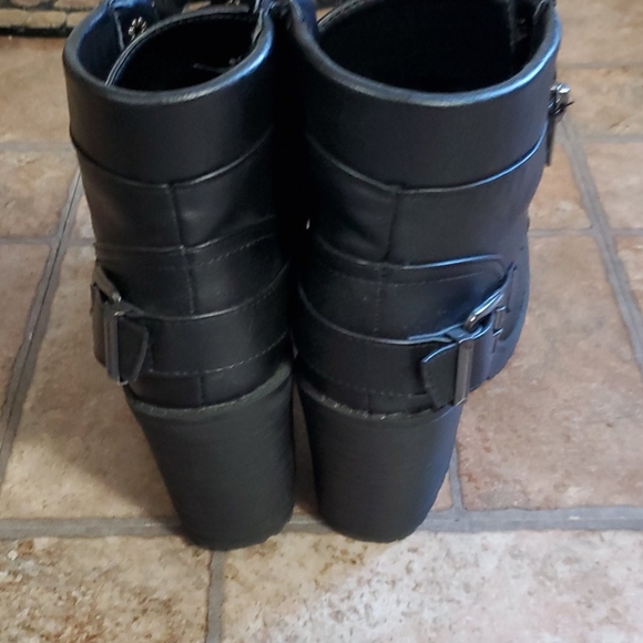 Boots - Picture 4 of 7